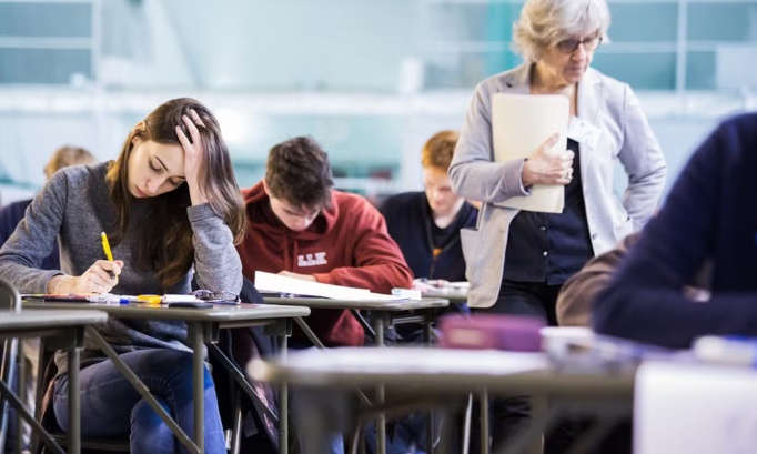 Alléger la charge scolaire en France : pour une école qui respecte les élèves