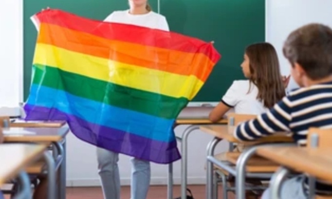 Contre les drapeaux LGBT dans les lieux scolaires !