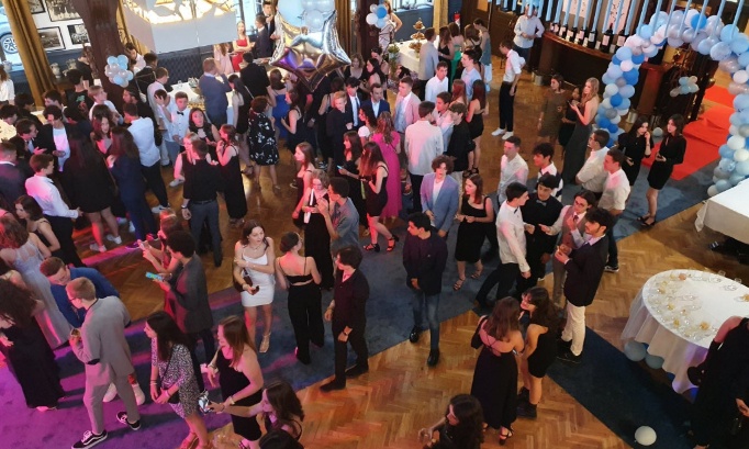 Pouvoir organiser un bal pour les Terminale