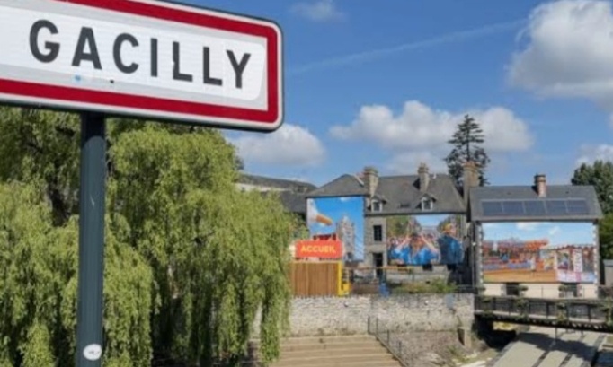 La gacilly pietonnier pendant le festival photo