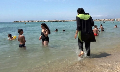 Pour le port du burkini à la plage