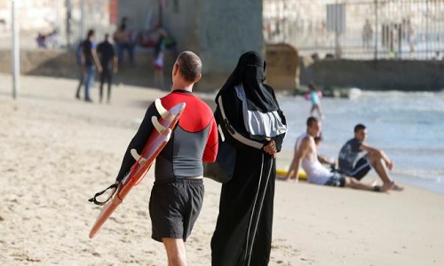 Dites NON à l'interdiction du bikini, du monikini, du burkini !
