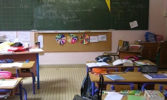 Non à la fermeture d'une classe de l'école maternelle de Mauperthuis