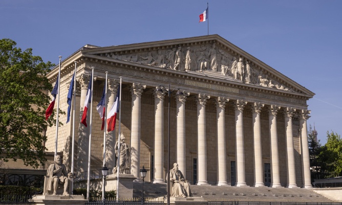 Pour une réduction du nombre de parlementaires : députés et sénateurs