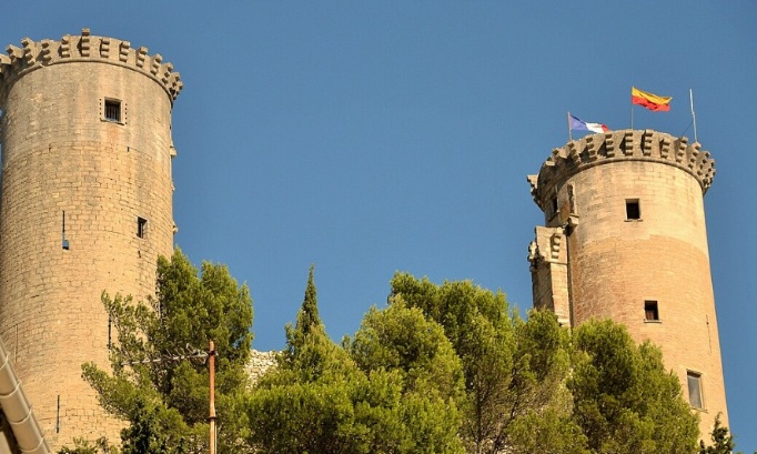 Un homme dangereux menace notre quartier : nous exigeons des actions immédiates