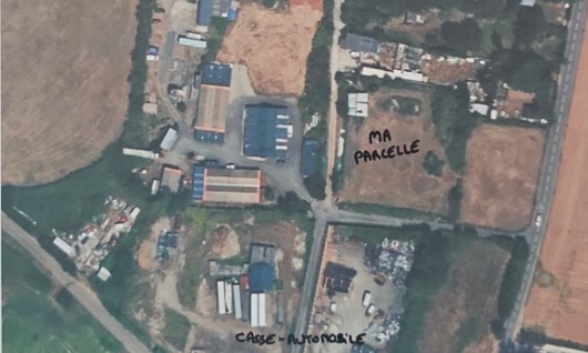 Permis de construire refusé entre maisons et casse auto, accordé en zone dangereuse !