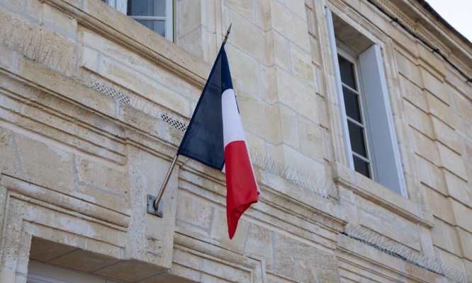 Le pouvoir exige tout, mais ne s’applique rien !