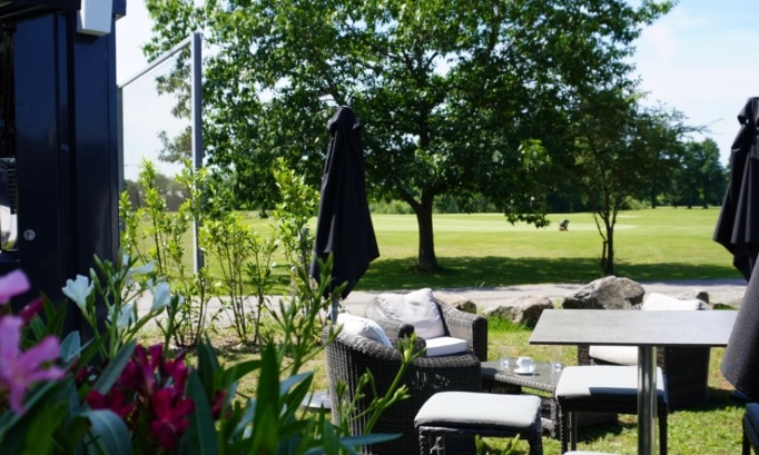 Fumer en terrasse dans un golf : défendons notre liberté et nos emplois !