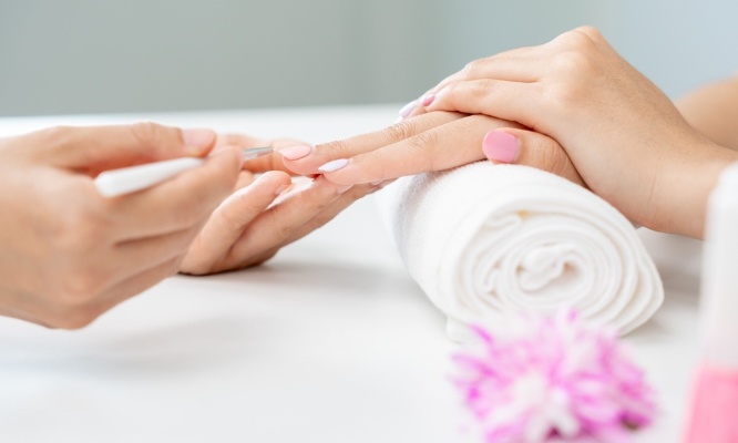 Pour la permission d’utiliser le stock existant des produits avec TPO dans le domaine des ongles