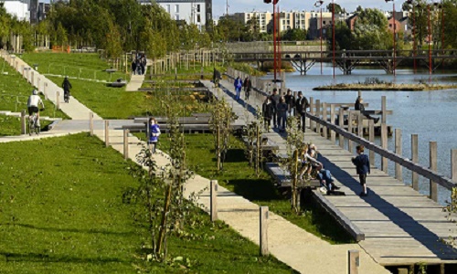 Stop au feu d'artifice sur le canal paysager de Bois d'Arcy (78)