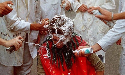 Une loi proclamant la fin du bizutage