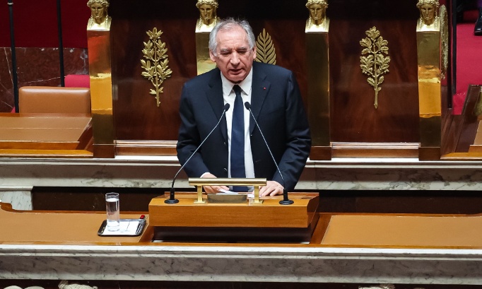 Égalité ! 2 jours fériés supprimés ? Bayrou 2 jours non payés !