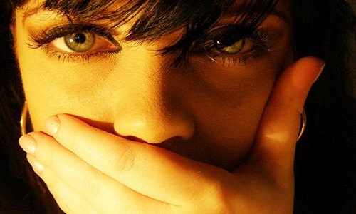 Pour que la liberté d'expression redevienne une réalité et pas seulement des mots que les Français brandissent et oublient aussitôt à la mort de journalistes