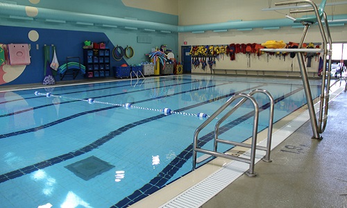 Pour une séance naturiste hebdomadaire dans les piscines de communes de plus de 20 000 habitants