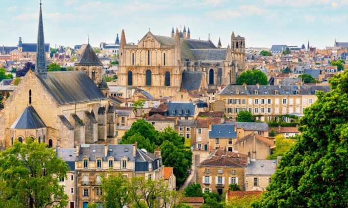 Pour des lignes de bus de nuit à Poitiers !