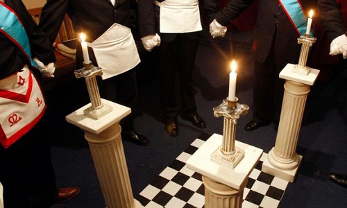 Combattre la dictature des francs-maçons!