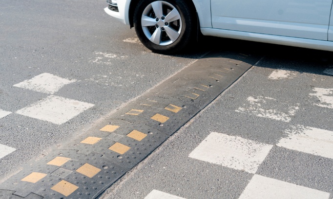 Pour l'installation de ralentisseurs sur l'avenue Pierre Azema