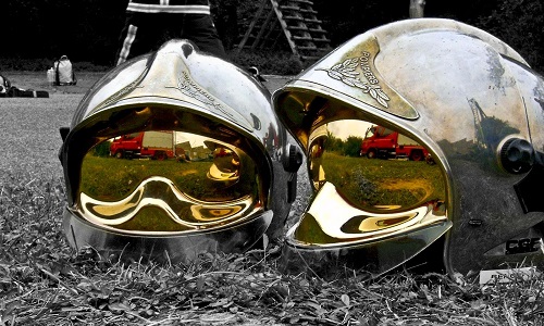 Soutenons les forces de l'ordre : police, gendarmes, armées, associations humanitaires, pompiers.