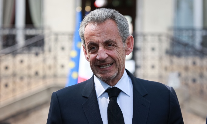 Pour une peine aménagée pour Nicolas Sarkozy, respectons sa dignité