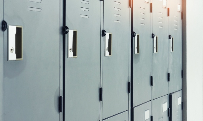 La suppression des casiers individuels gratuits pour les élèves