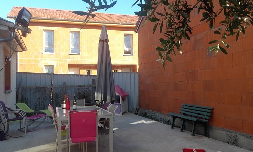 Deux familles privées de lumière et de soleil dans la commune de Colombier Saugnieu