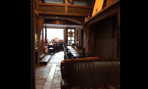 Pour que le Ramdam réserve les canapés du fond à Bruxelles= FUN à vie