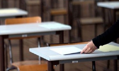 Louis Laugier, préfet de l'Aveyron, accordez la carte de résident à Patrick T, professeur d'allemand,admis au CAPES/CAFEP, licencié en arrêt maladie!