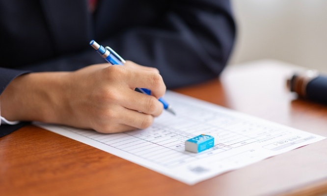 Contre l’expulsion de LAAOUINI Aicha déterminée à poursuivre ses études en France