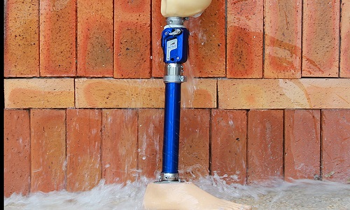 Prothèse de bain (pour personnes amputées de jambes au dessus du genou)