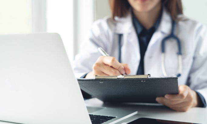 Infirmière D.E. de classe A, 33 ans de carrière, virée sans toucher aucune indemnité.