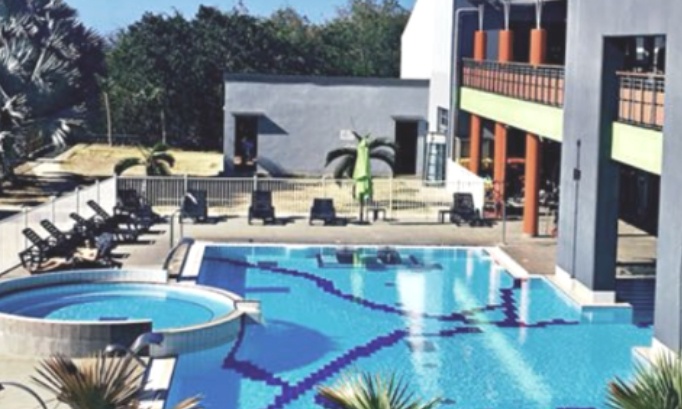 Pour la réouverture des bassins du centre Ekwalis, à La Possession