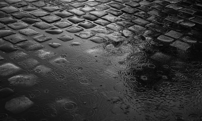 Pour la sécurisation des pavés glissants autour des Halles de Béziers !