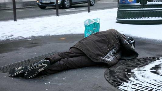 Pour que le plan grand froid soit à la même date que la trêve hivernale