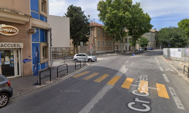 Installation de ralentisseurs et feux de circulation sur le début du cours Gambetta