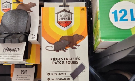 Stop à la vente de pièges à colle au Leclerc de Blain !