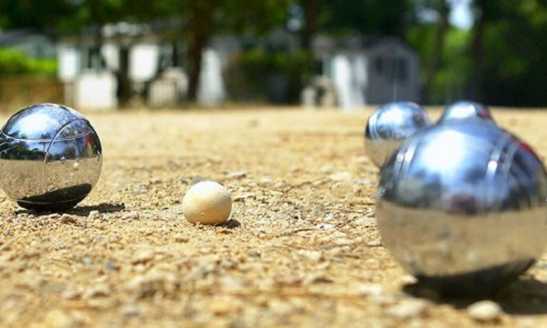 Nous en avons marre de voir que les féminines ne sont pas reconnues ni en sport boule ni pour les remises de prix!