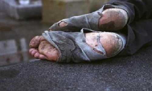 Pour pouvoir vivre une vie décente ou laisser survivre les gens dans la rue.