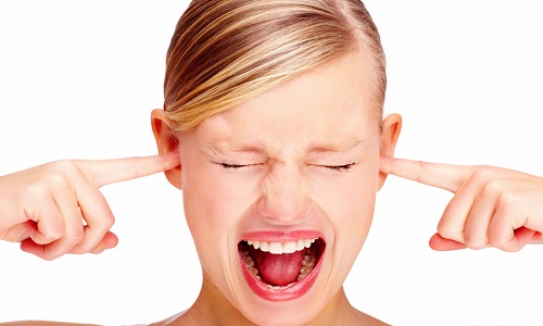 Pour que cette voisine de l'immeuble les Primevère de Conches-en-ouche respecte ses voisins!