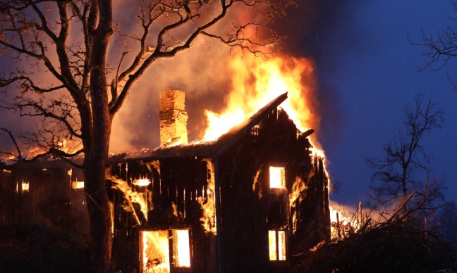 Demande de relogement immédiat pour une famille sinistrée suite à l’incendie de leur habitation