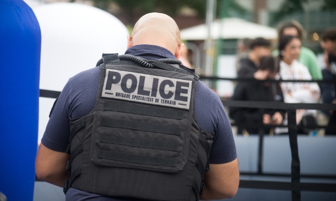 Policier en prison pour avoir fait son devoir.