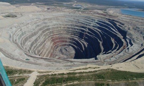 Contre les projets miniers