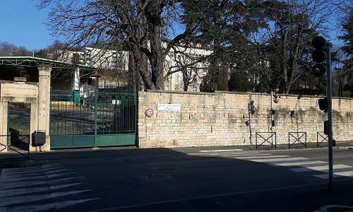 Non à la fermeture des écoles Poyat