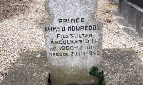 Pour la rénovation de la tombe du prince Ahmed Noureddin