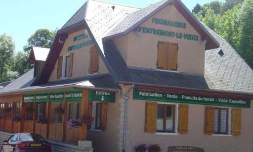 Fromage d'Entremont et choix de bières à Intermarché Saint Laurent du pont