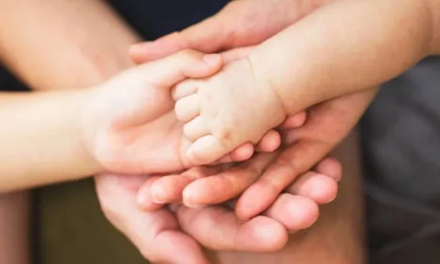 Allonger le congé maternité en France pour protéger la santé des mères et des familles