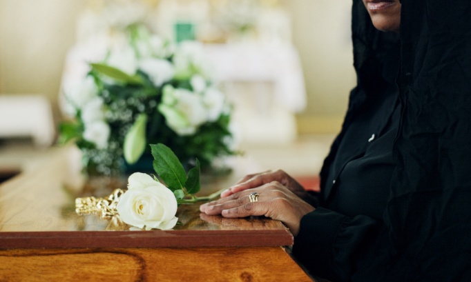 Après la mort, la France taxe le deuil