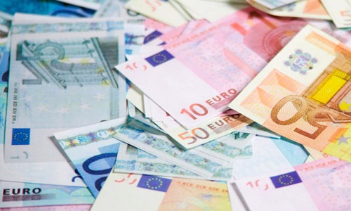 Diminuer considérablement l'argent mis à la disposition des élus