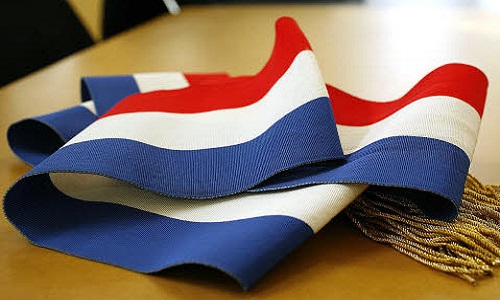 Pour une enquête généralisée à tous les députés, sénateurs, ministres, et ex-ministre, des 4 dernières années.