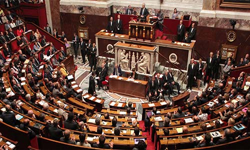 Interdiction aux élu(e)s des deux assemblées d'avoir comme assistant parlementaire un membre de leur famille