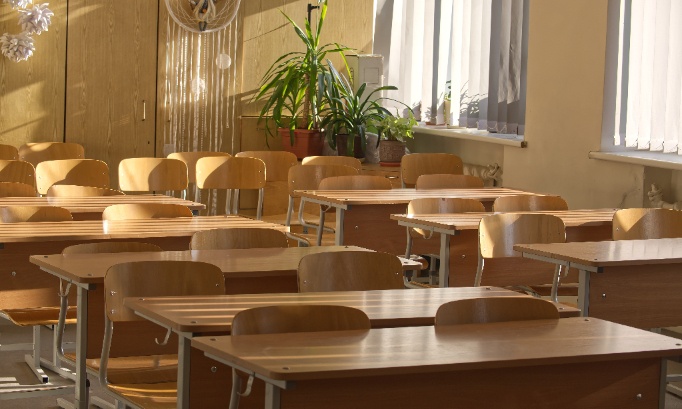 Pour maintenir la classe de l'école maternelle Arenc Bachas Extérieur